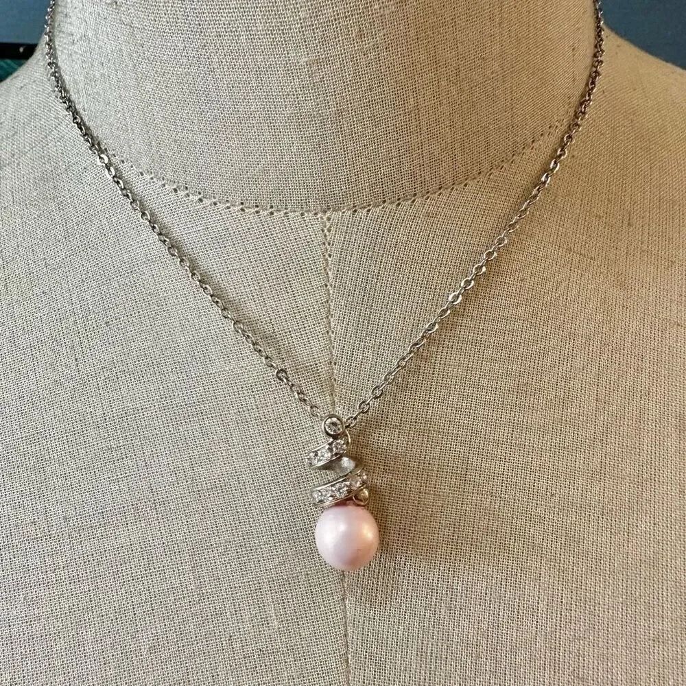 Pink faux pearl rhinestone pendant necklace